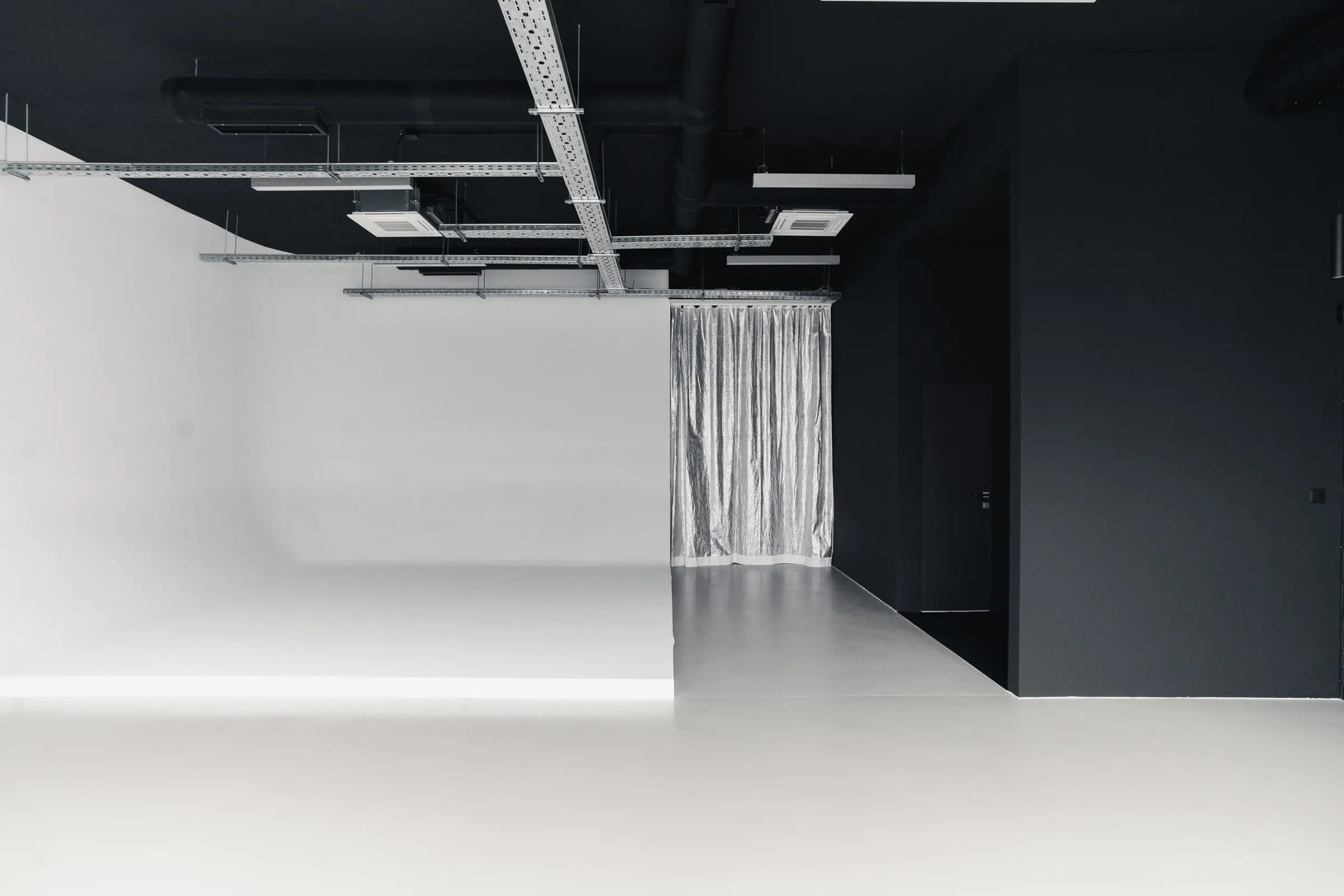 Showroom, main event zone