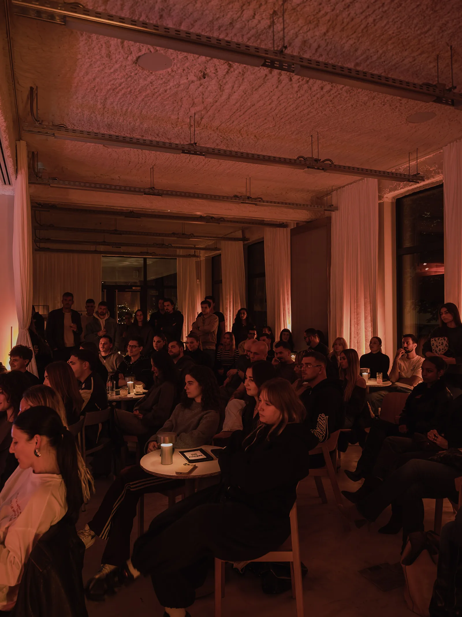 The full floor at Holographik Space during Fashion Talks, Visual Instinct