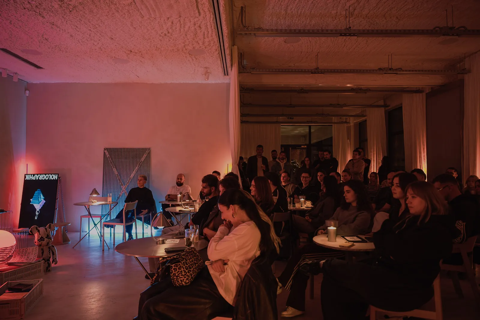 The full floor at Holographik Space during Fashion Talks, Visual Instinct