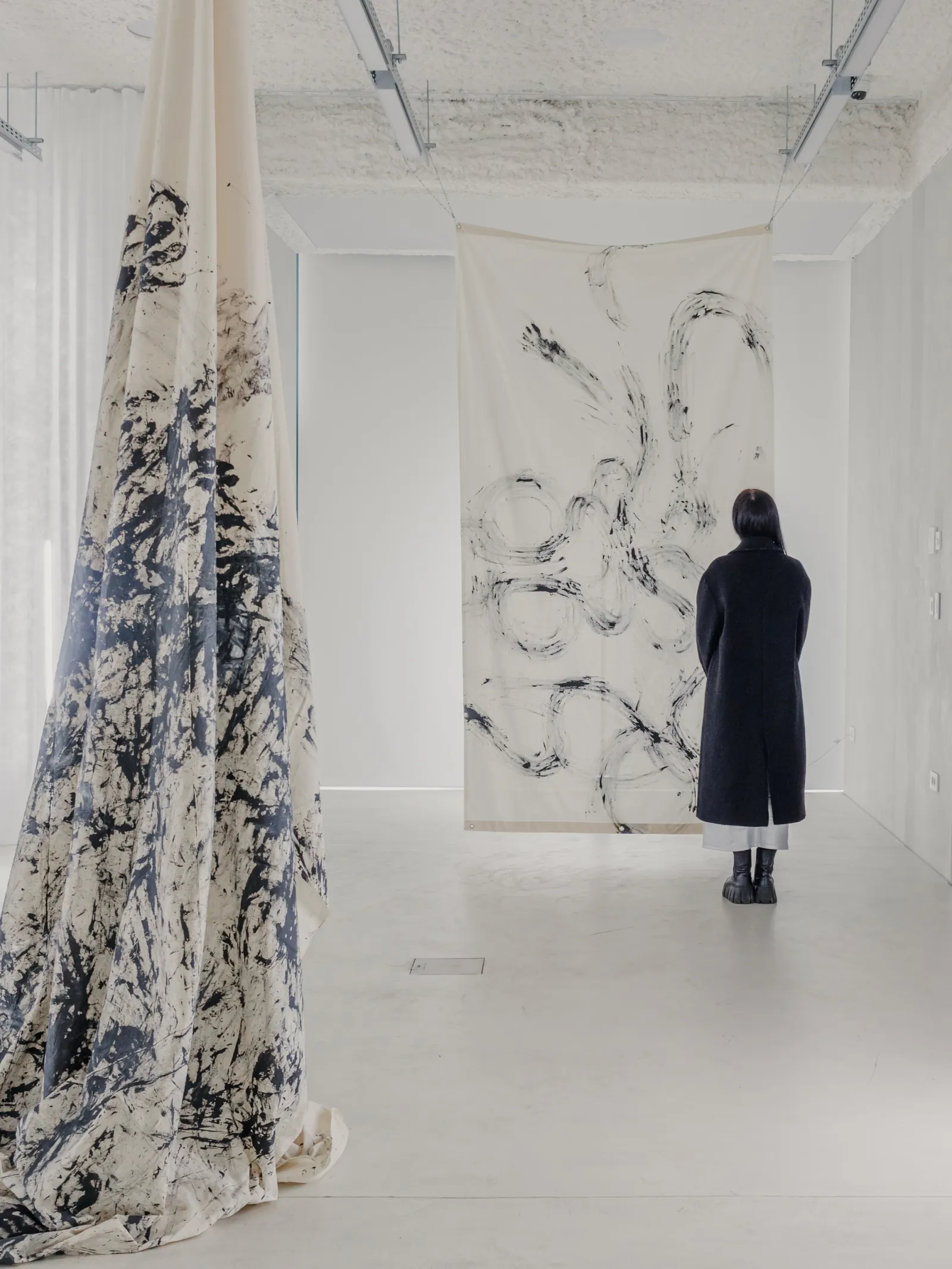 Rethinking the Gallery Experience — Exhibitions at Holographik Space