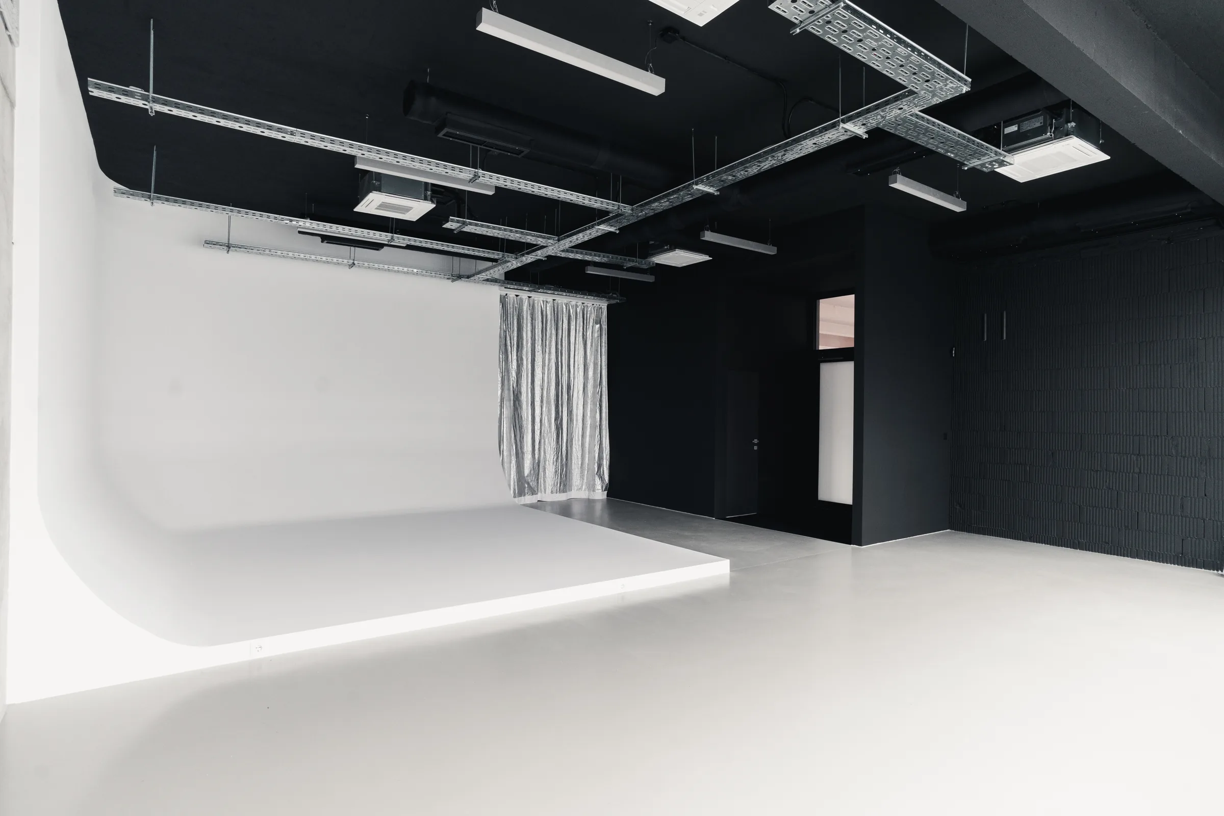 Photo studio at Holographik Space in Trešnjevka, Zagreb — 3