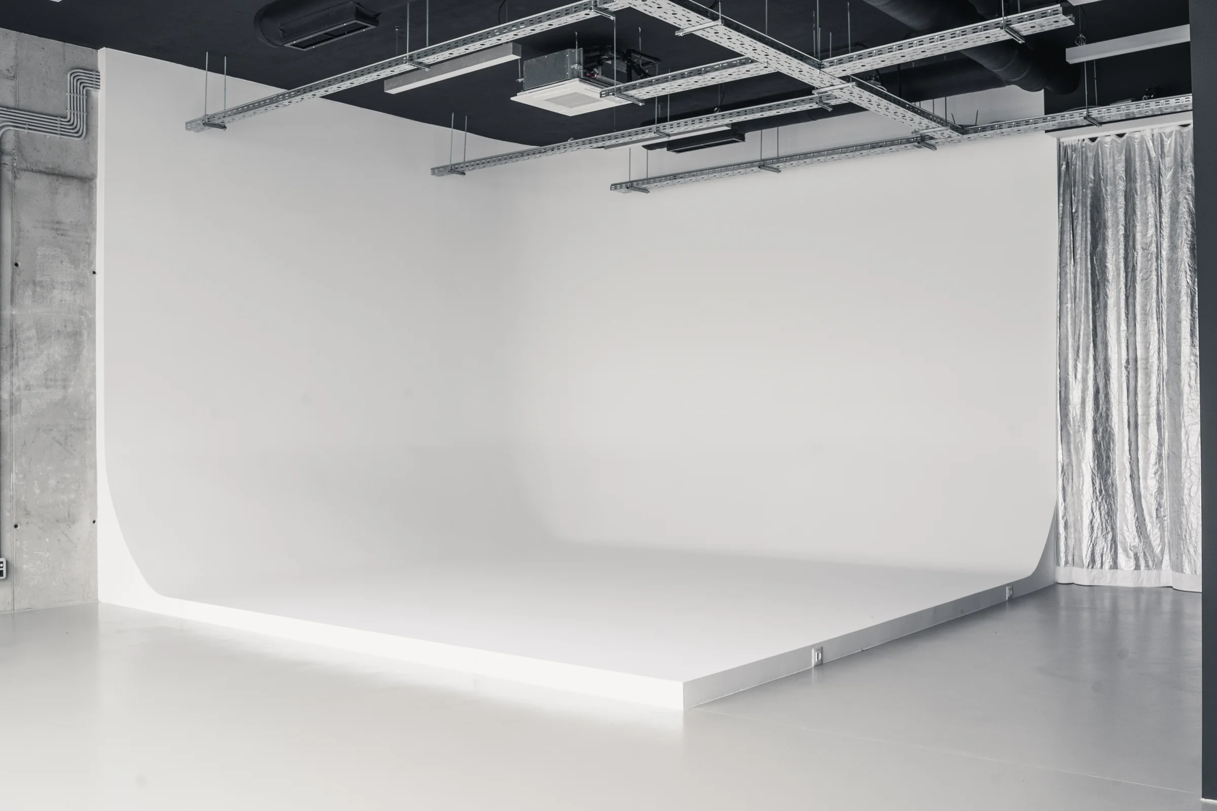 Photo studio at Holographik Space in Trešnjevka, Zagreb — 6